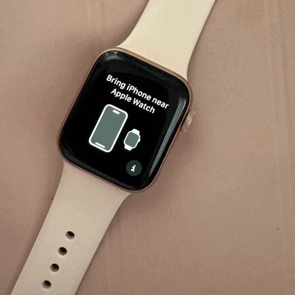 Apple Watch Series 5 40mm GPS - Picture 15 of 15